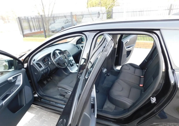 Volvo XC 60 cena 69980 przebieg: 183000, rok produkcji 2017 z Gozdnica małe 352
